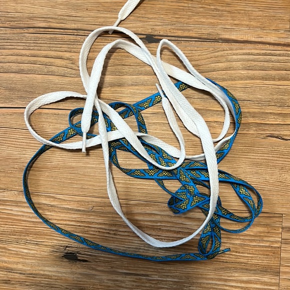 Wonder Woman Converse High Top Sneakers - M4/W6 - Picture 9 of 11